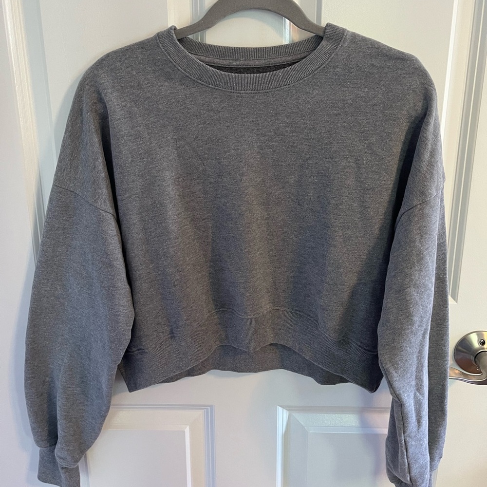 Hollister Women’s Gray Crewneck Sweater